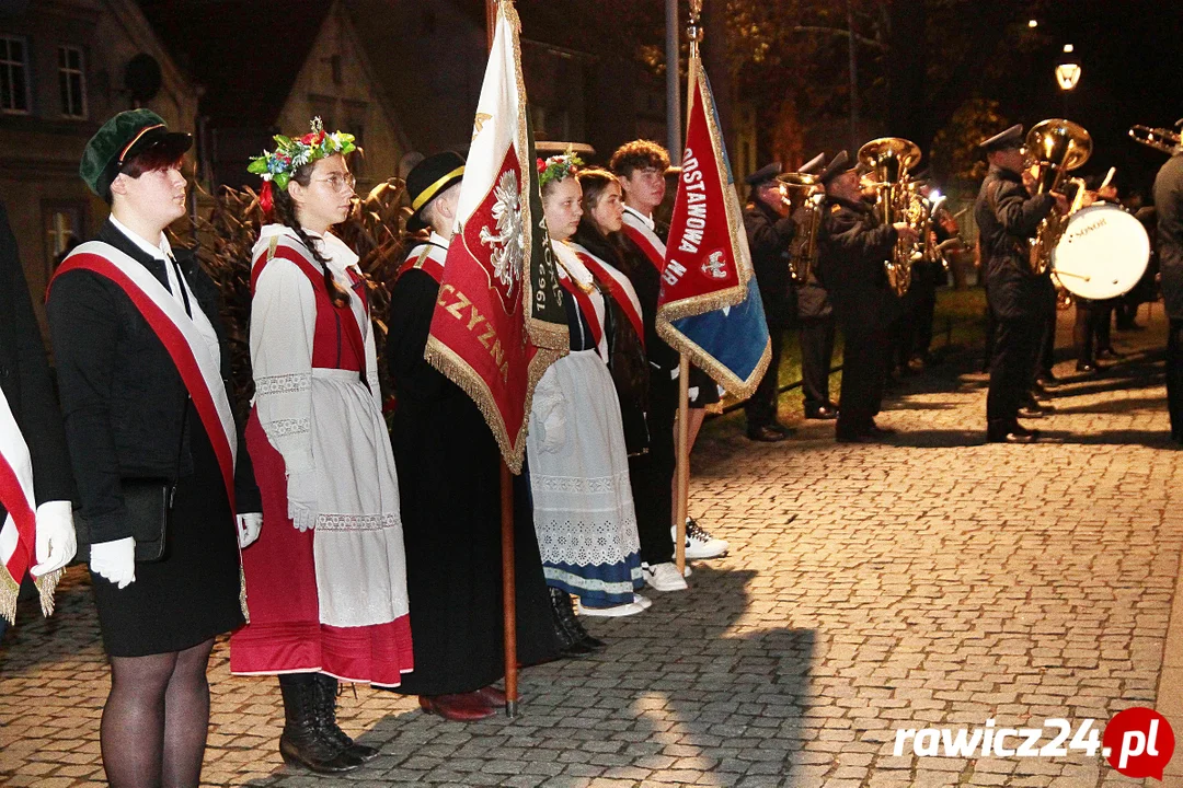 Główna część obchodów Narodowego Święta Niepodległości w Rawiczu [ZDJĘCIA, FILM] - Zdjęcie główne