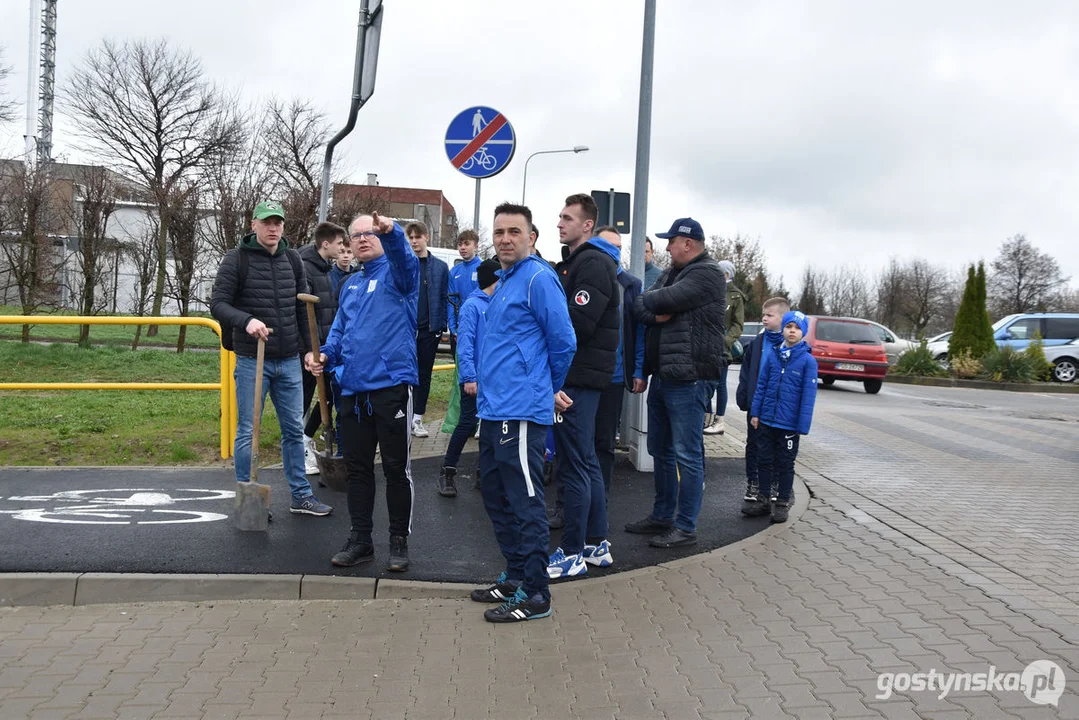 Sadzenie drzewek na 100-lecie Kani Gostyń