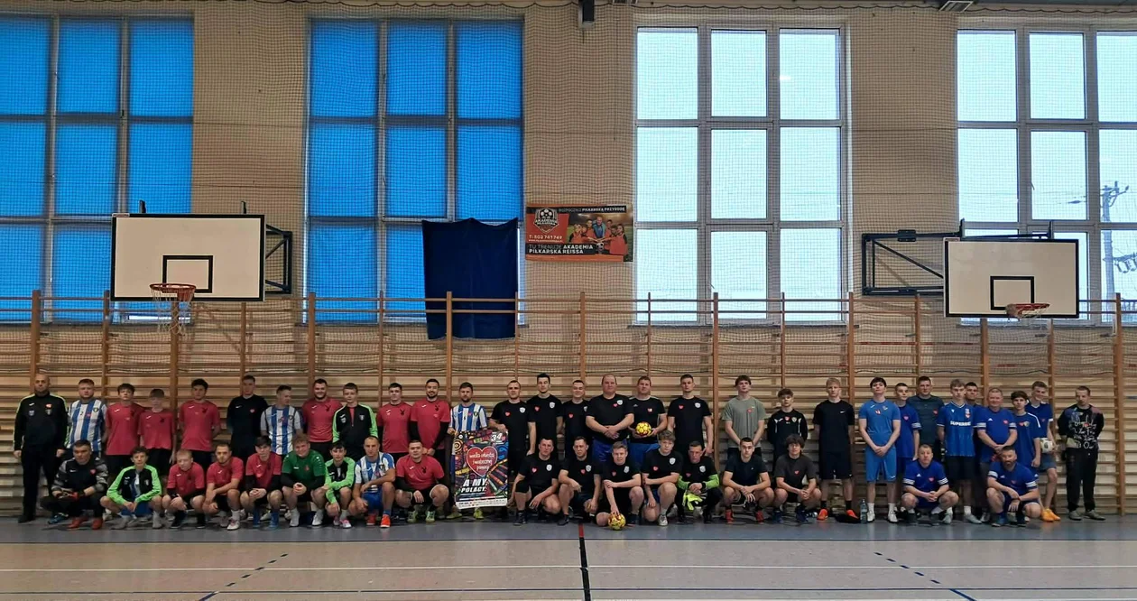 Halowy turniej piłki nożnej w Choczu. Zagrali na rzecz Wielkiej Orkiestry Świątecznej Pomocy - Zdjęcie główne