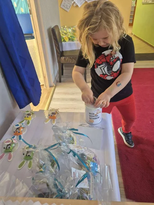 Kiermasz w przedszkolu Jarzębinka w Jarocinie na rzecz Fundacji Ogród Marzeń