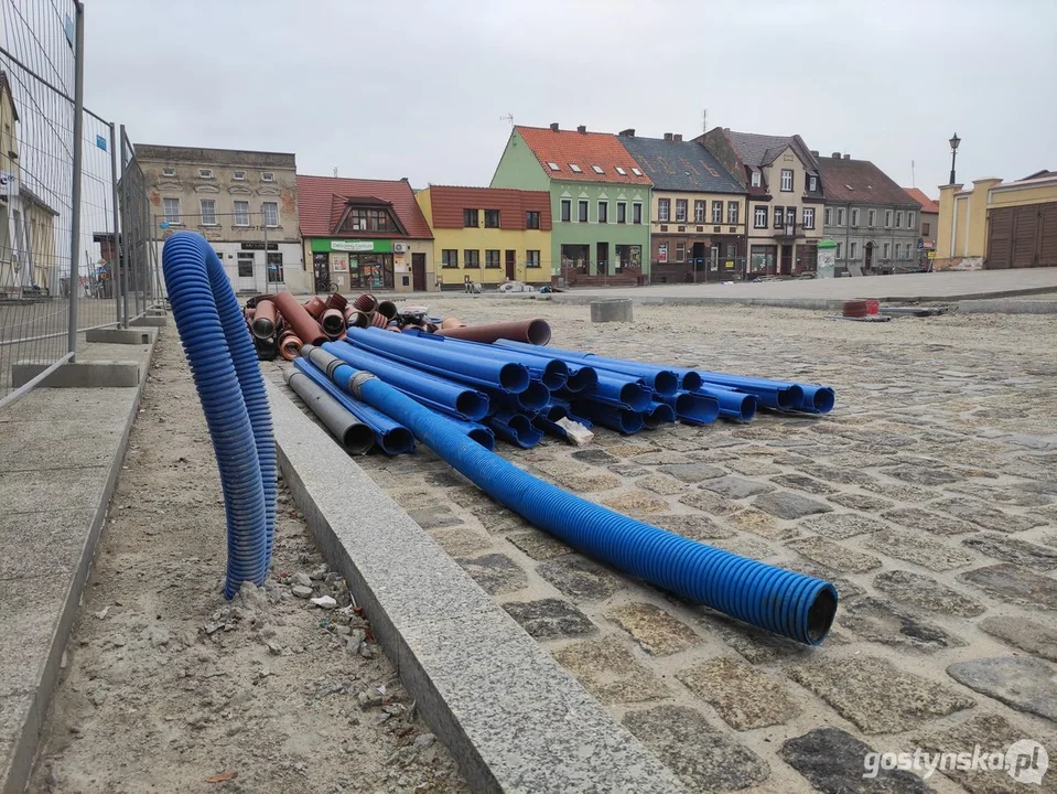 Przebudowa rynku w Krobi. Co się dzieje na placu budowy po zerwaniu umowy z wykonawcą