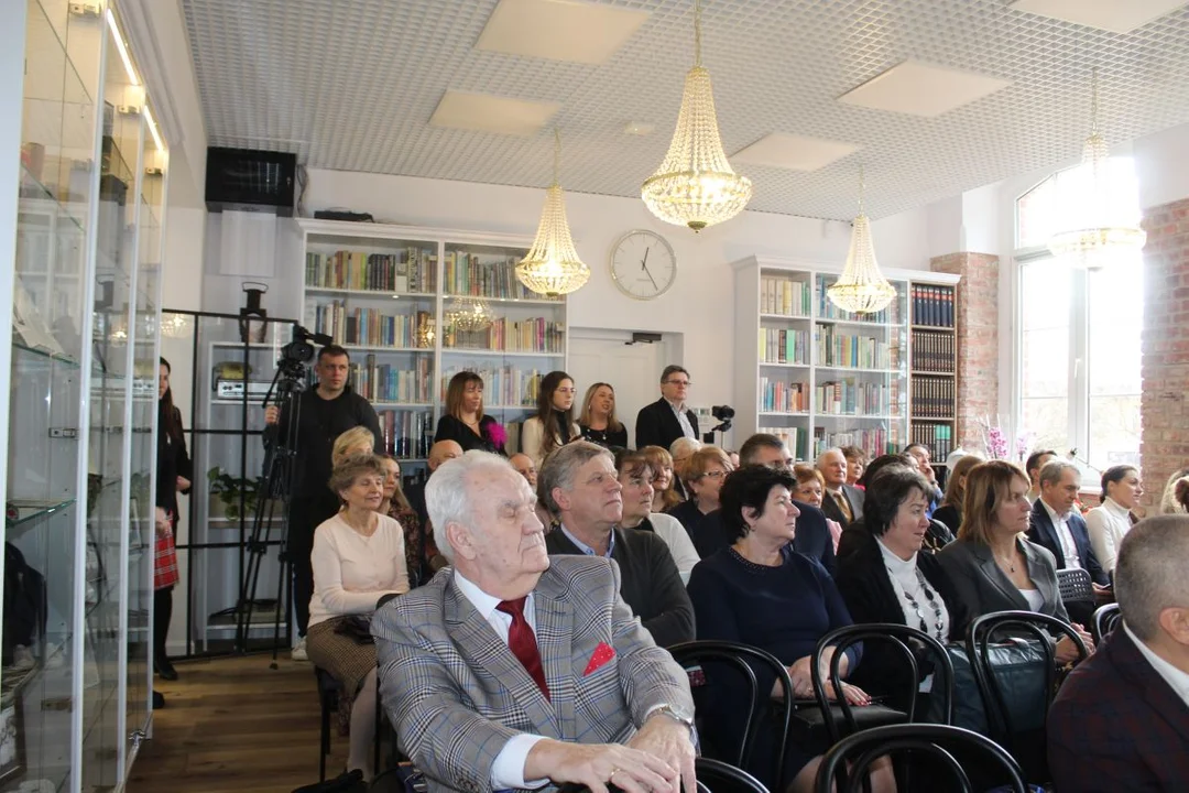 Chocicza z nową biblioteką