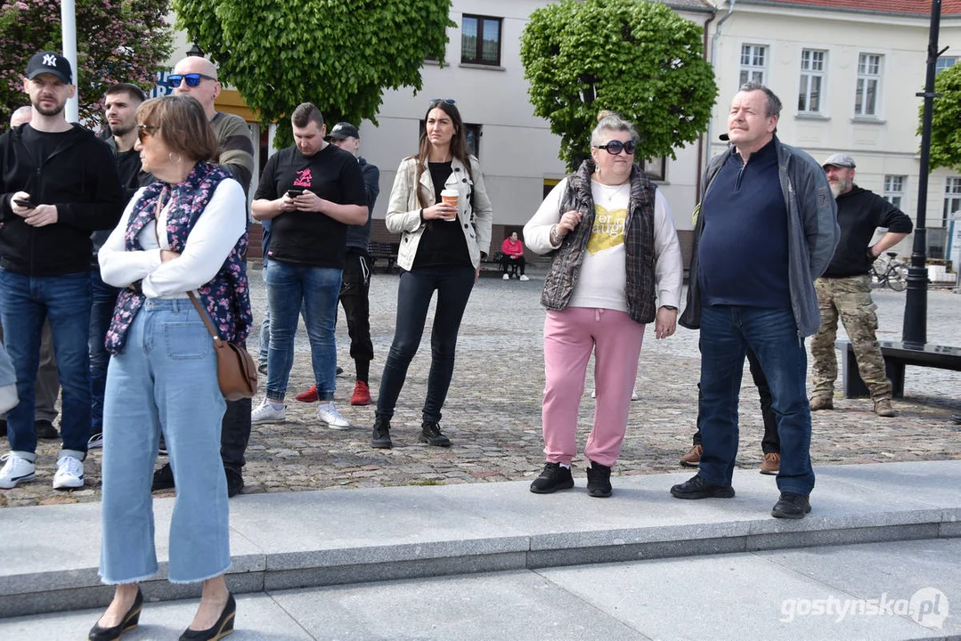 Lider Konfederacji Krzysztof Bosak w Gostyniu spotkał się z mieszkańcami