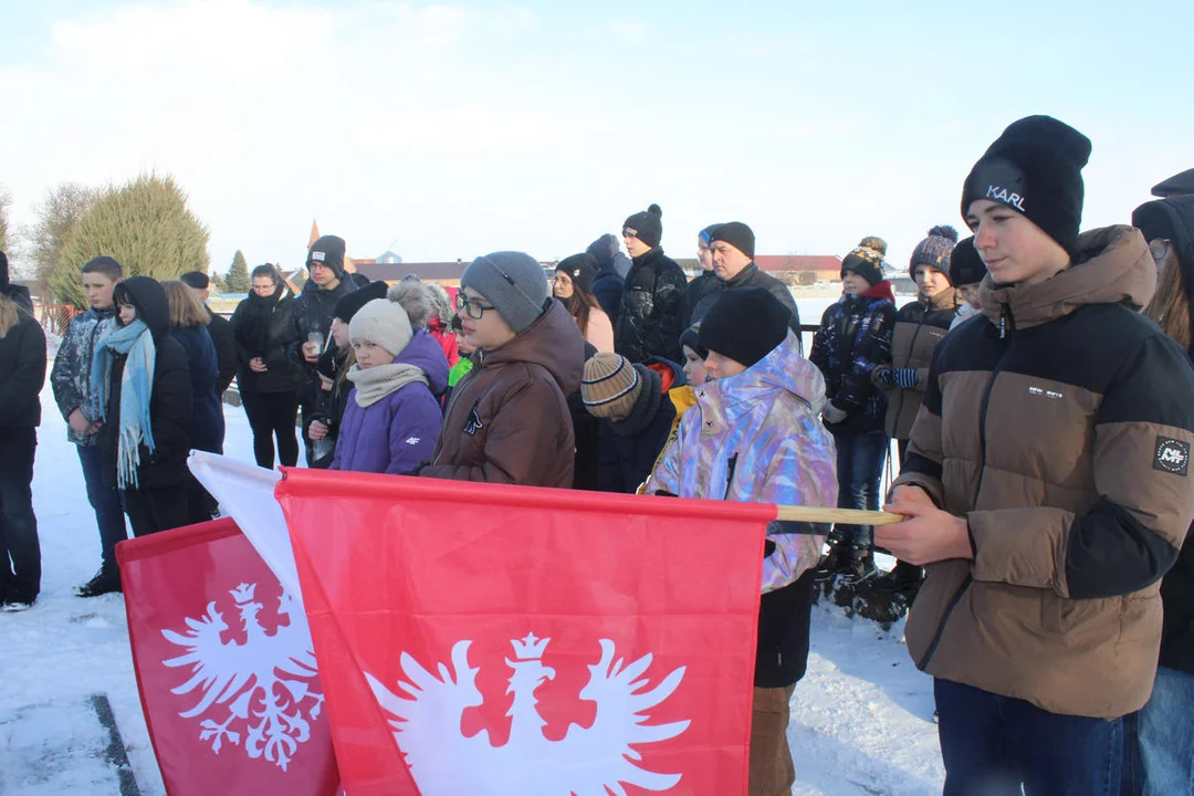 Lekcja patriotyzmu na cmentarzu w Kołaczkowicach - Zdjęcie główne