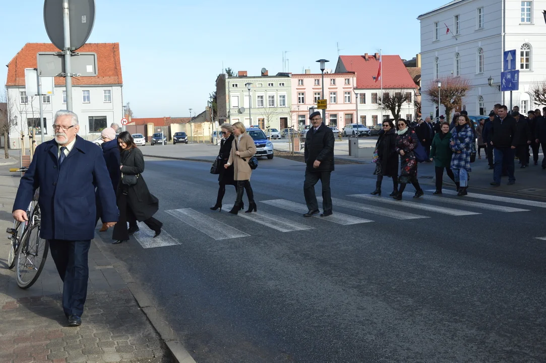 Otwarcie rynku w Jutrosinie z udziałem przedstawicieli samorządów, wojewody i parlamentu