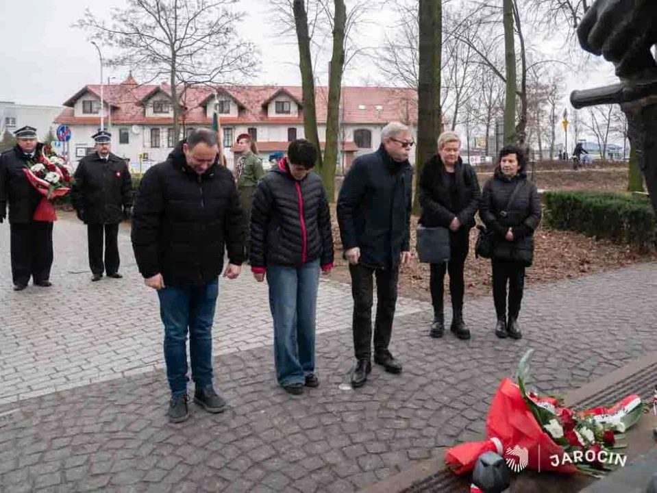 Kwiaty na rocznicę urodzin Zbigniewa hr. Ostroroga-Gorzeńskiego