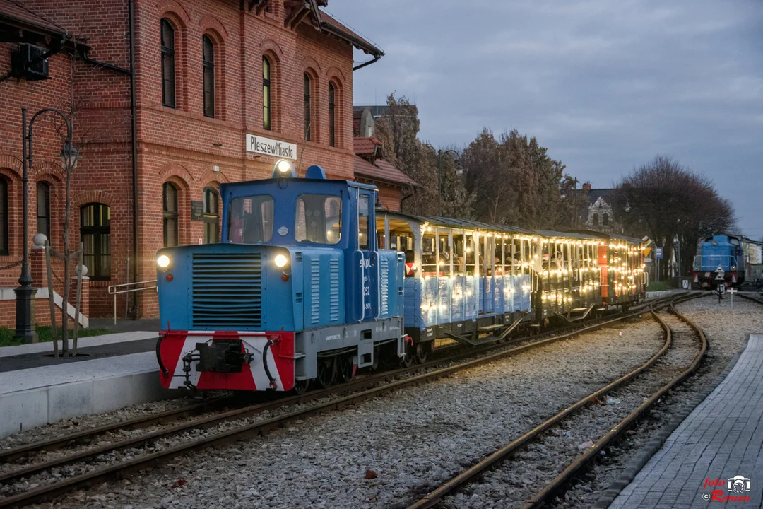 Świąteczne przejazdy kolejką w Pleszewie