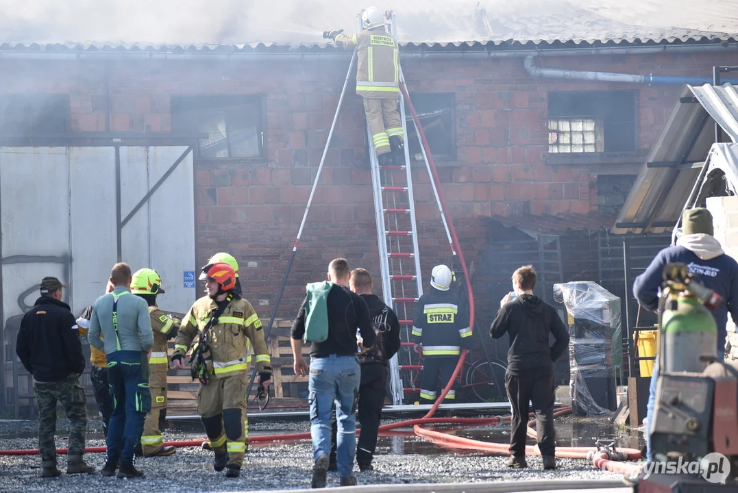 Pożar hali zakładu ślusarskiego w Czeluścinie