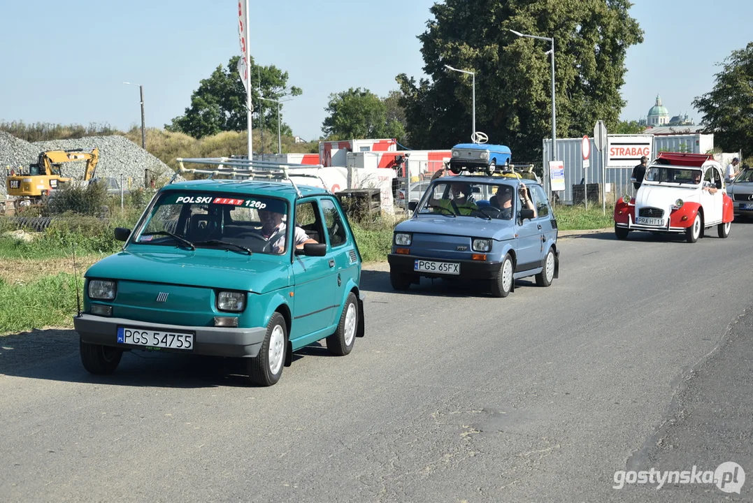 Parada zabytkowych pojazdów podczas dożynek powiatowych na Świętej Górze 2023