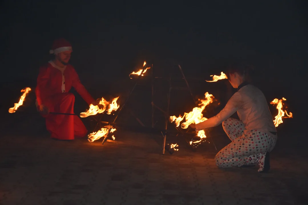 Widowisko Mikołajkowe - pokaz ognia i światła w Borku Wlkp.