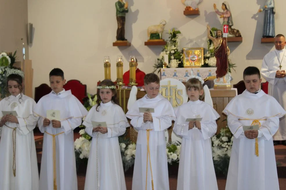 Pierwsza Komunia Święta w parafii Matki Bożej Fatimskiej w Jarocinie