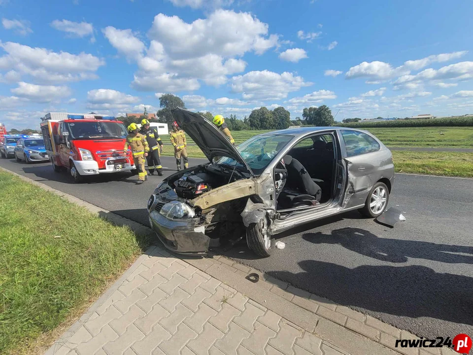 Wypadek w Karolinkach.  Droga krajowa nr 36 jest zablokowana - Zdjęcie główne