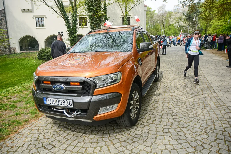 Wystawa zabytkowych pojazdów w Jarocinie z okazji Święta Flagi