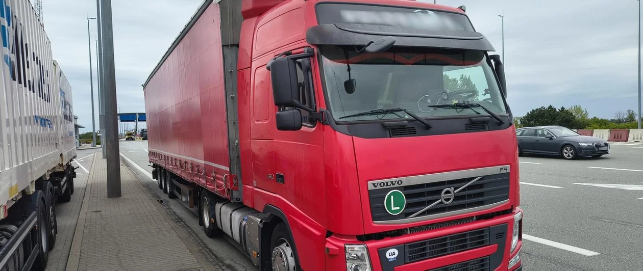 Inspektorzy transportu drogowego z Gniezna prowadzili w ostatnich dniach maja kontrole na autostradzie A2