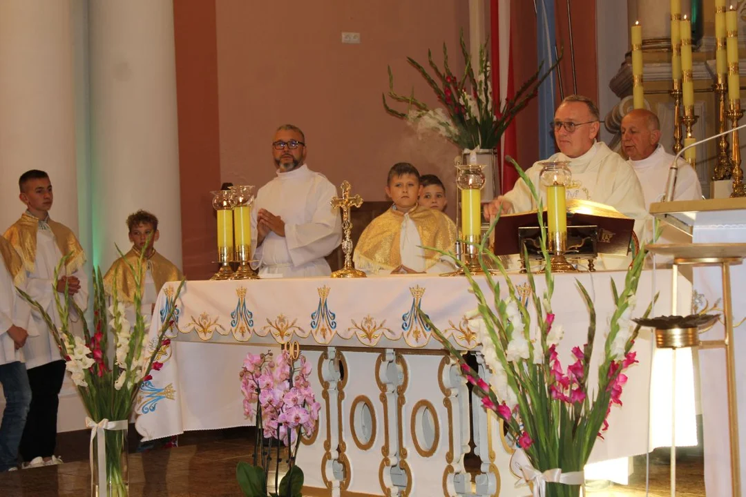 Uroczystość Matki Bożej Cieleckiej w parafii św. Małgorzaty w Cielczy z zawierzeniem KGW z gminy Jarocin