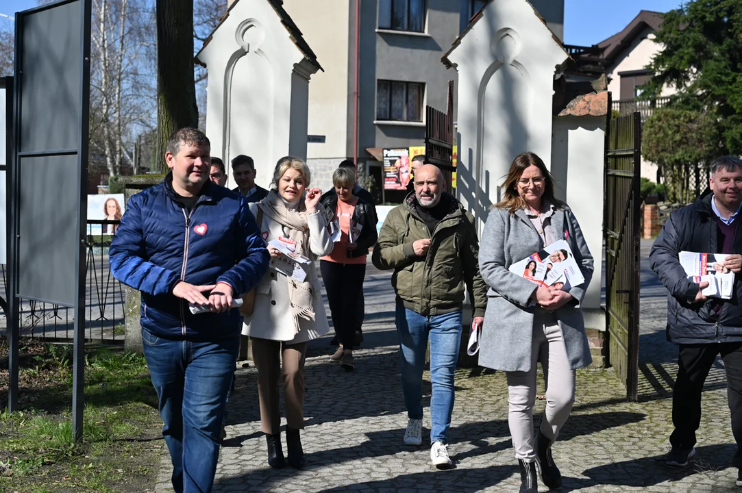 Poseł Pawliczak wspiera kandydatów Koalicji 15 Października w kampanii wyborczej w Jarocinie - Zdjęcie główne