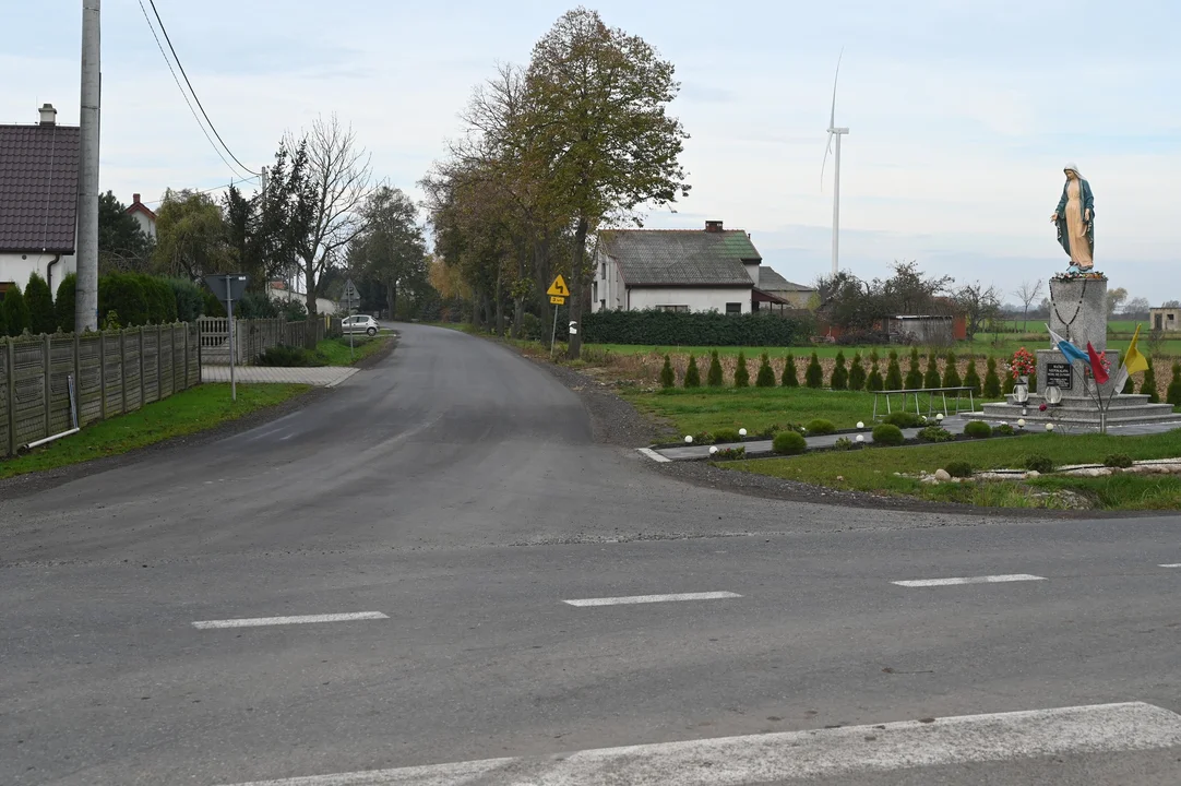 Remont trzech dróg powiatowych w gminie Dobrzyca