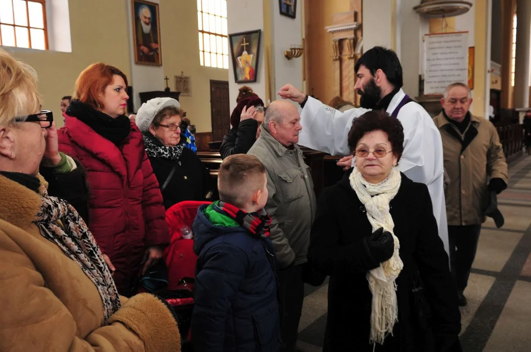 Środa Popielcowa z posypaniem głów popiołem