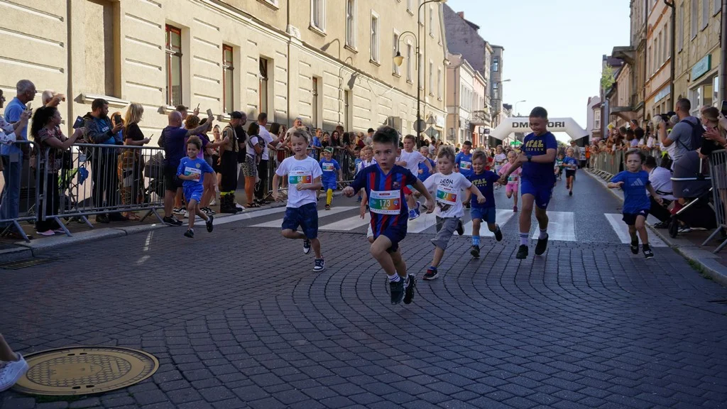 Bieg Przemusia w Pleszewie 2025. Na starcie ponad 1000 młodych sportowców [ZDJĘCIA] - Zdjęcie główne