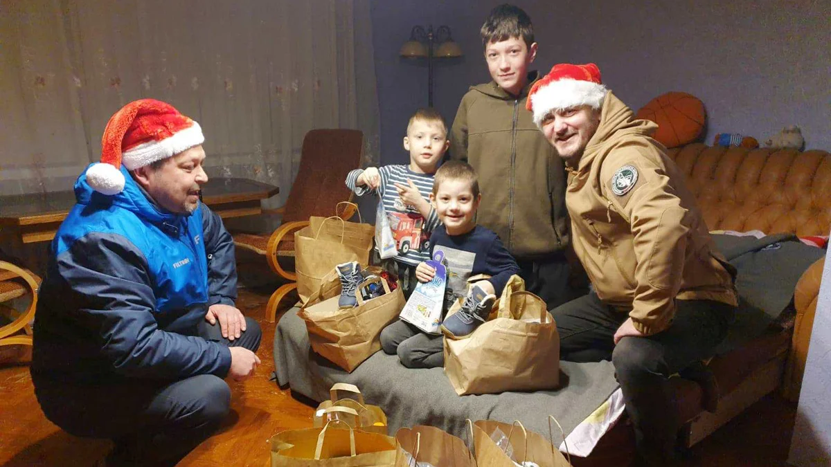 Mikołajowe ekipy z Gostynia docierają z prezentami. Zobaczyć radość obdarowanych – bezcenne! - Zdjęcie główne