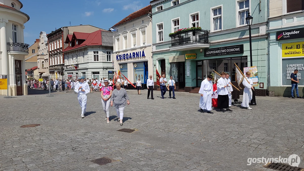 Gostyń - Boże Ciało 2023 - procesja ulicami miasta