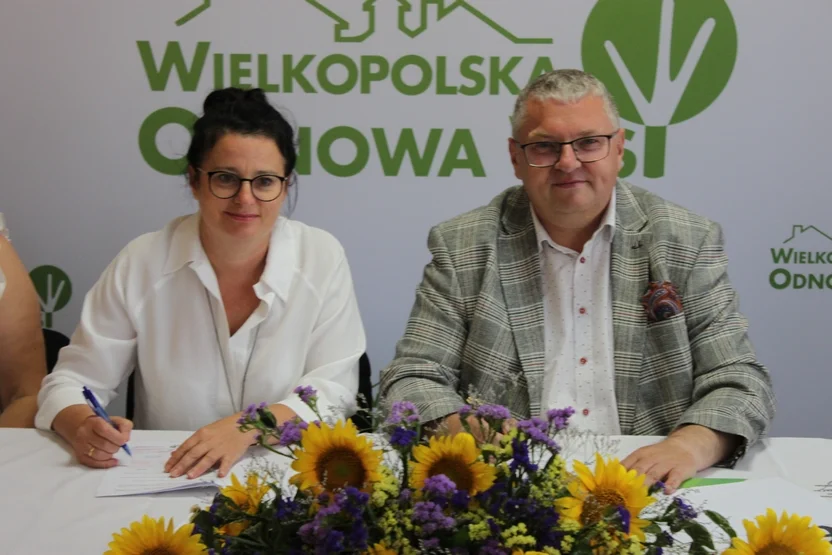 Podpisanie umów w ramach programu Wielkopolska Odnowa Wsi w Wieczynie