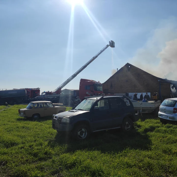 Pożar hali zakładu ślusarskiego w Czeluścinie