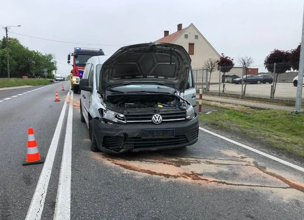 Wypadek w Krzywosądowie. Dwie osoby trafiły do szpitala - Zdjęcie główne