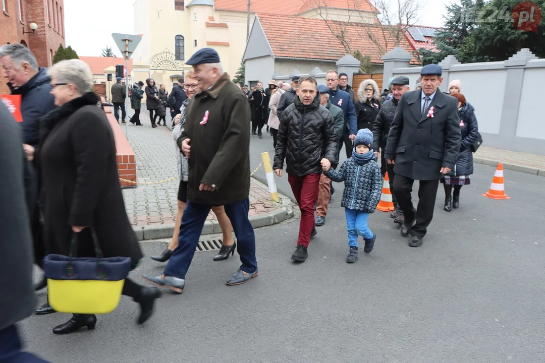 Miejska Górka. Odsłonięcie tablicy pamiątkowej na budynku WTZ