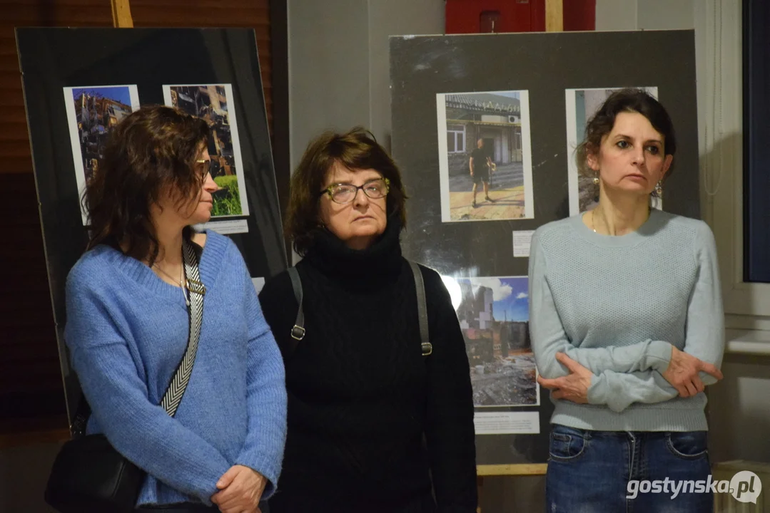 Wystawa fotograficzna "Dlatego jesteśmy tutaj" w GOK Hutnik z okazji II rocznicy wybuchu wojny na Ukrainie