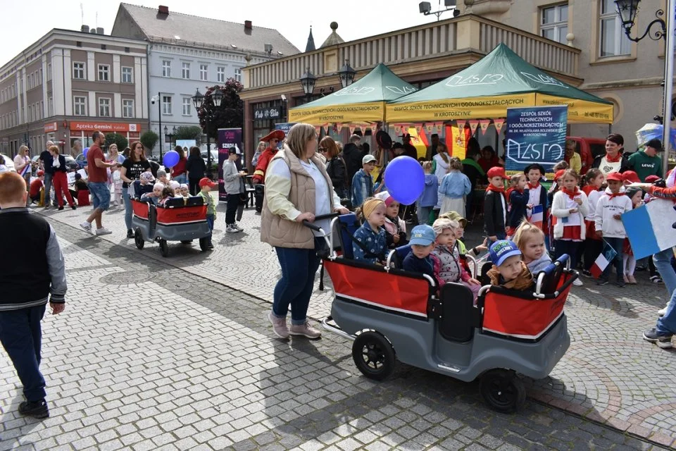 Krotoszyn. Miasteczko europejskie i pochód przedszkolaków