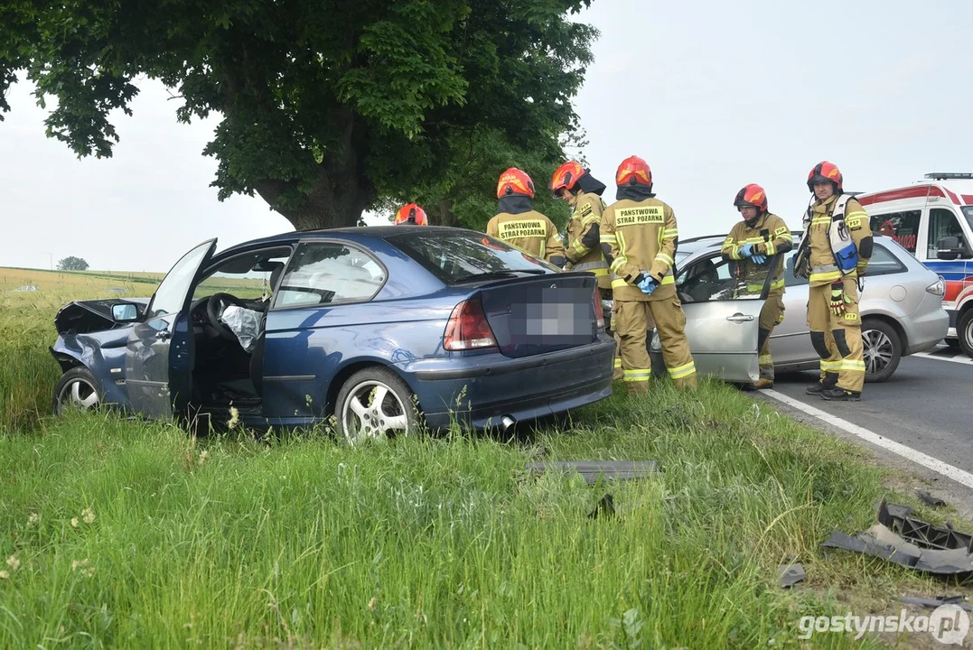 Zderzenie BMW z mazdą na DW434 w Starej Krobi