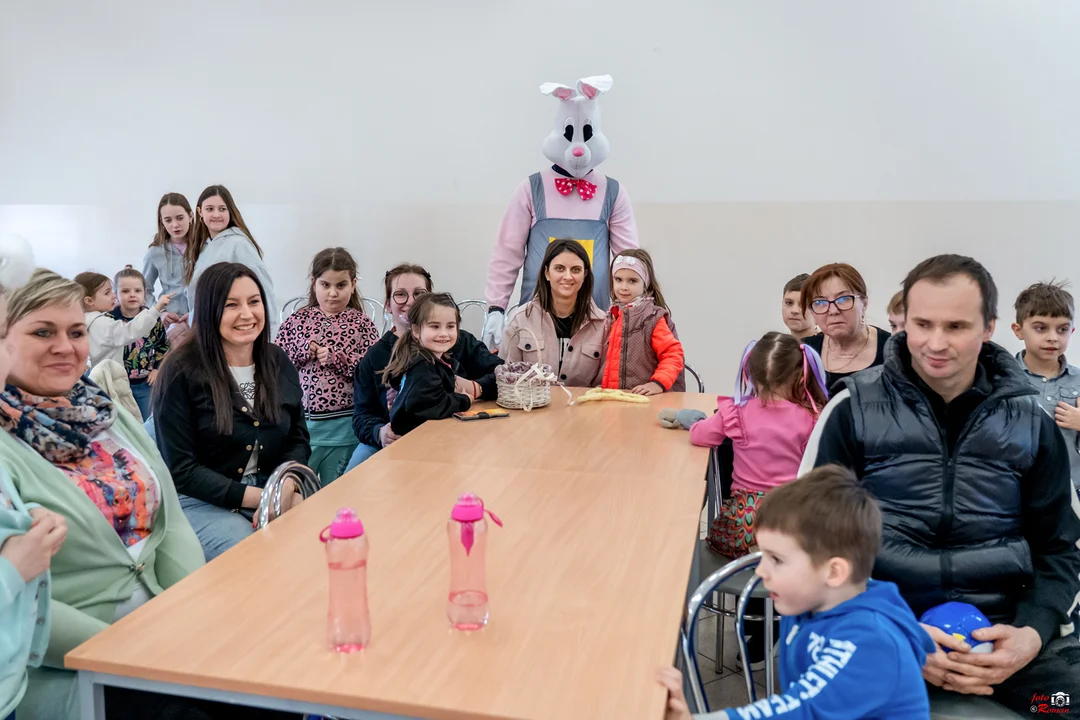 Poszukiwanie jajek i wielkanocne niespodzianki – radosne chwile w Kowalewie