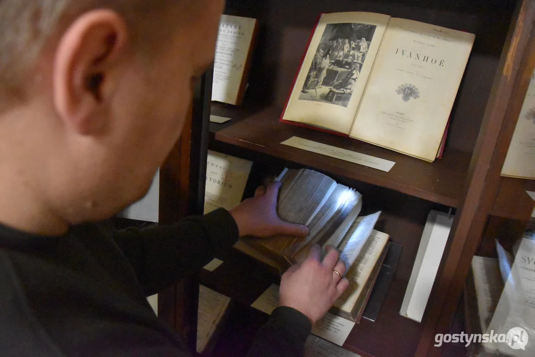Biały kruk czyli Biblia znaleziona w bibliotece publicznej w Gostyniu