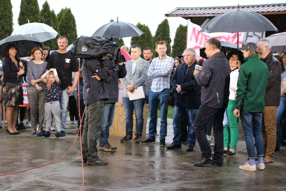 Protest przeciwko budowie ogromnej obowy w Kadziaku