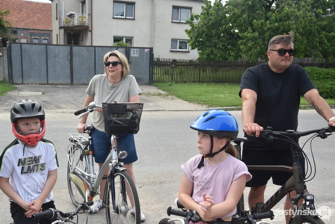 Wyborczy challenge w Piaskach i Pogorzeli. Burmistrz przywiozła wójtowi coś słodkiego
