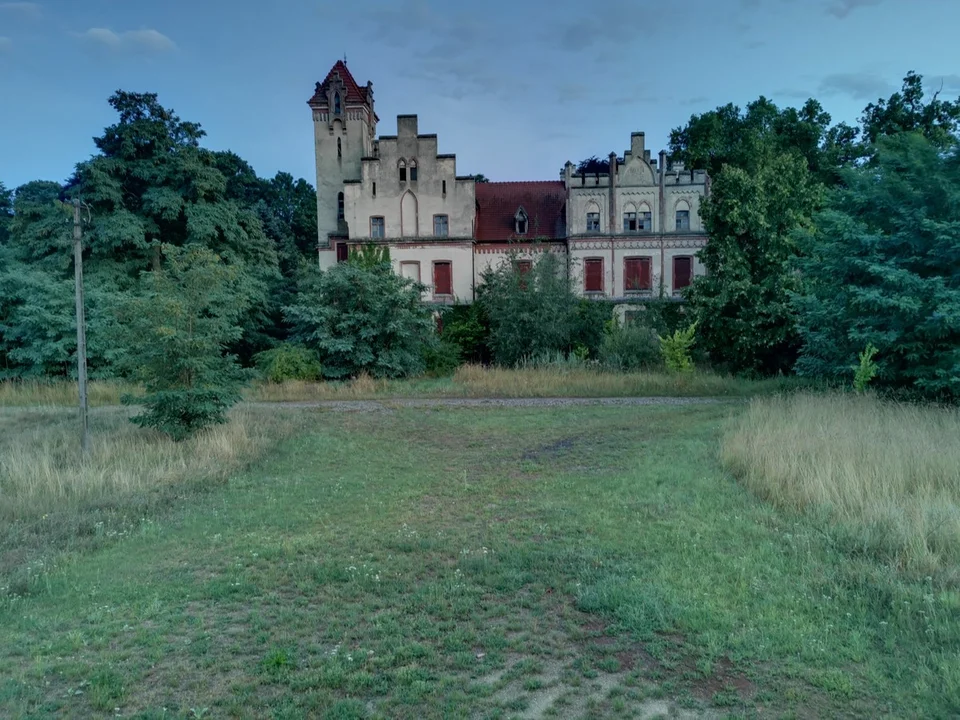 "Urbex Po Naszemu" w wykonaniu Sylwii i Mateusza