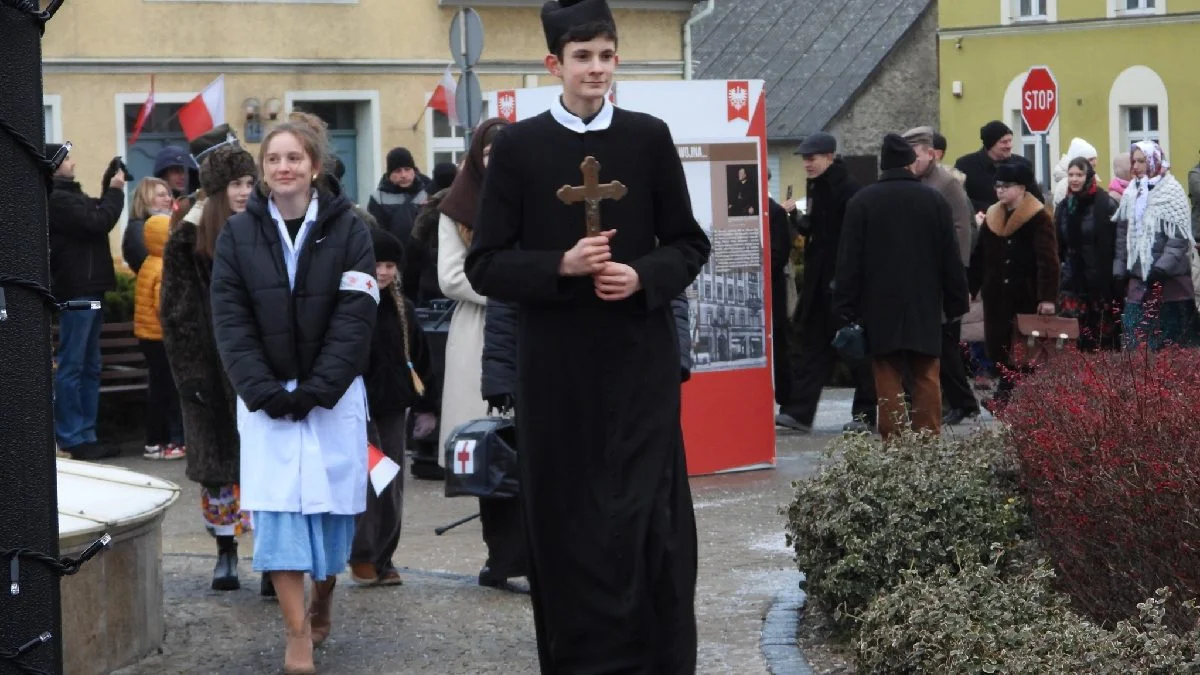 Powstańcza inscenizacja i racowisko wzbogaciły obchody. Uroczystości przyjechali zobaczyć nawet mieszkańcy innych gmin - Zdjęcie główne