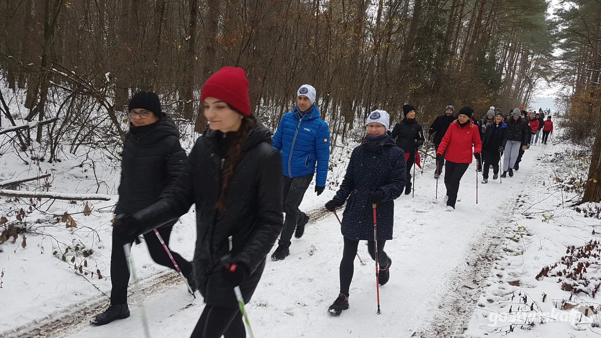 Mikołajkowy Charytatywny Marsz Nordic Walking „Idziemy dla Julki”