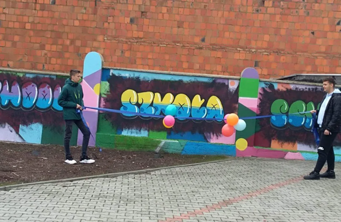 Szkolni Wizjonerzy w Pogorzeli stworzyli graffiti - Zdjęcie główne