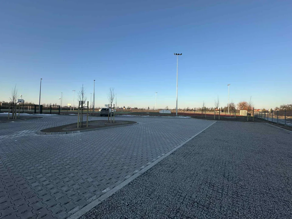 Nowa nawierzchnia przy stadionie lekkoatletycznym w Koźminie Wielkopolskim [ZDJĘCIA] - Zdjęcie główne