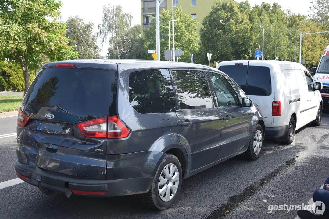 Karambol czterech aut na ulicy Leszczyńskiej w Gostyniu