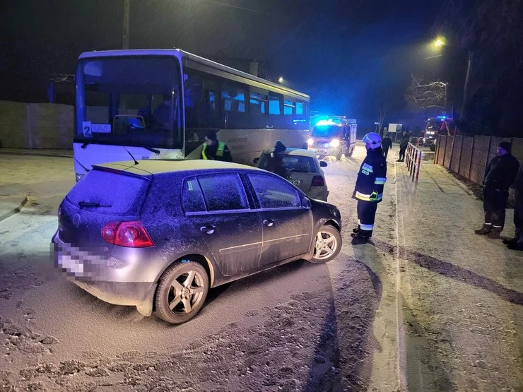 Ślisko na drogach. W powiecie doszło już do kilku kolizji - Zdjęcie główne