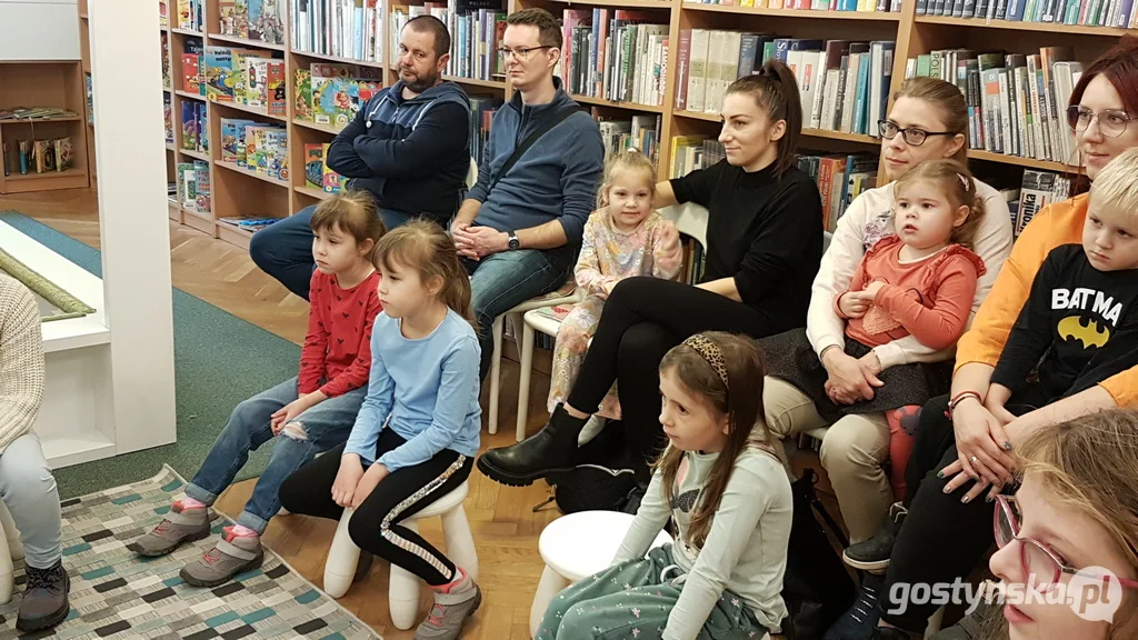 Dzień Postaci z Bajek - Głośne Czytanie w bibliotece miejskiej w Gostyniu