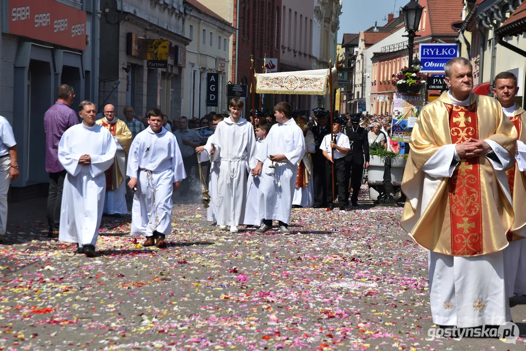 Gostyń - Boże Ciało 2023 - procesja ulicami miasta