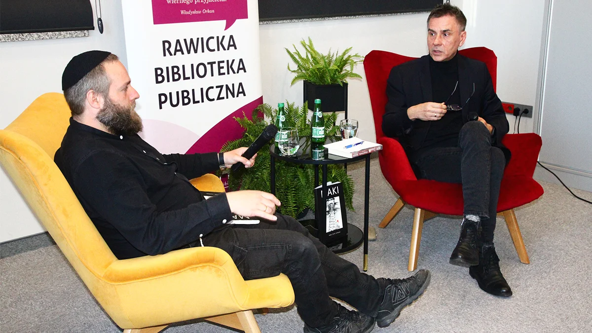 Dyskusyjny Klub Książki w Rawiczu. Spotkanie z Pawłem Pietrzakiem, autorem książki "Maki" - Zdjęcie główne