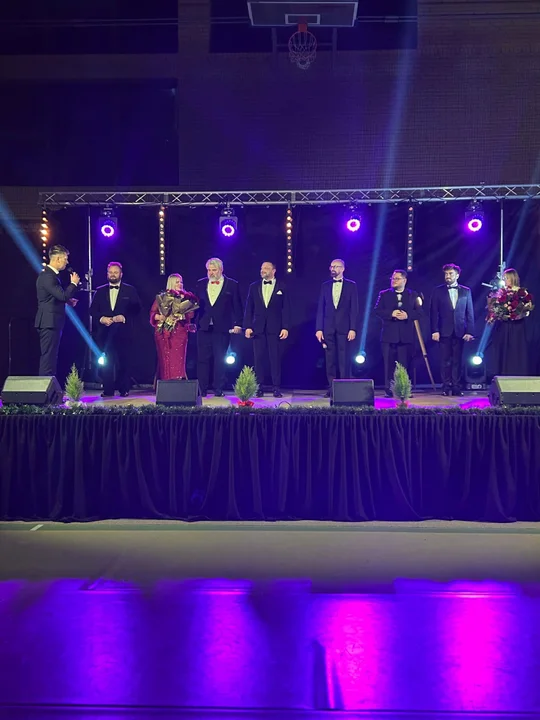 Sześciu tenorów podbiło serca publiczności w Pakosławiu. „Wieczór pełen szyku i dobrej muzyki” - Zdjęcie główne