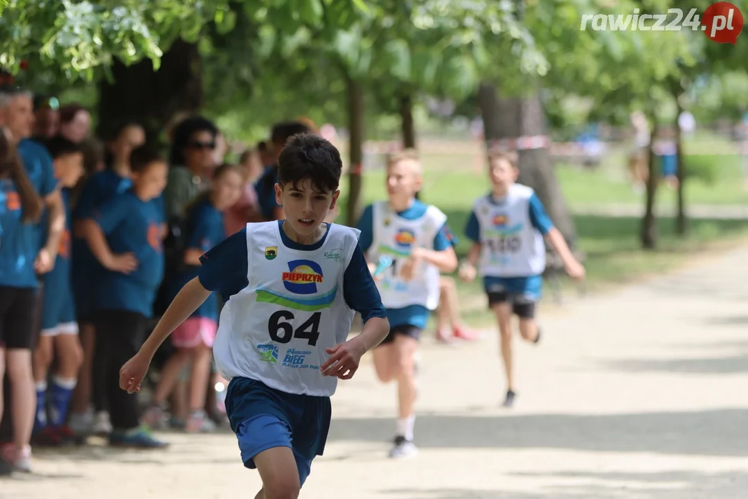 Sztafety szkolne w ramach 24h Rawickiego Festiwalu Sportu