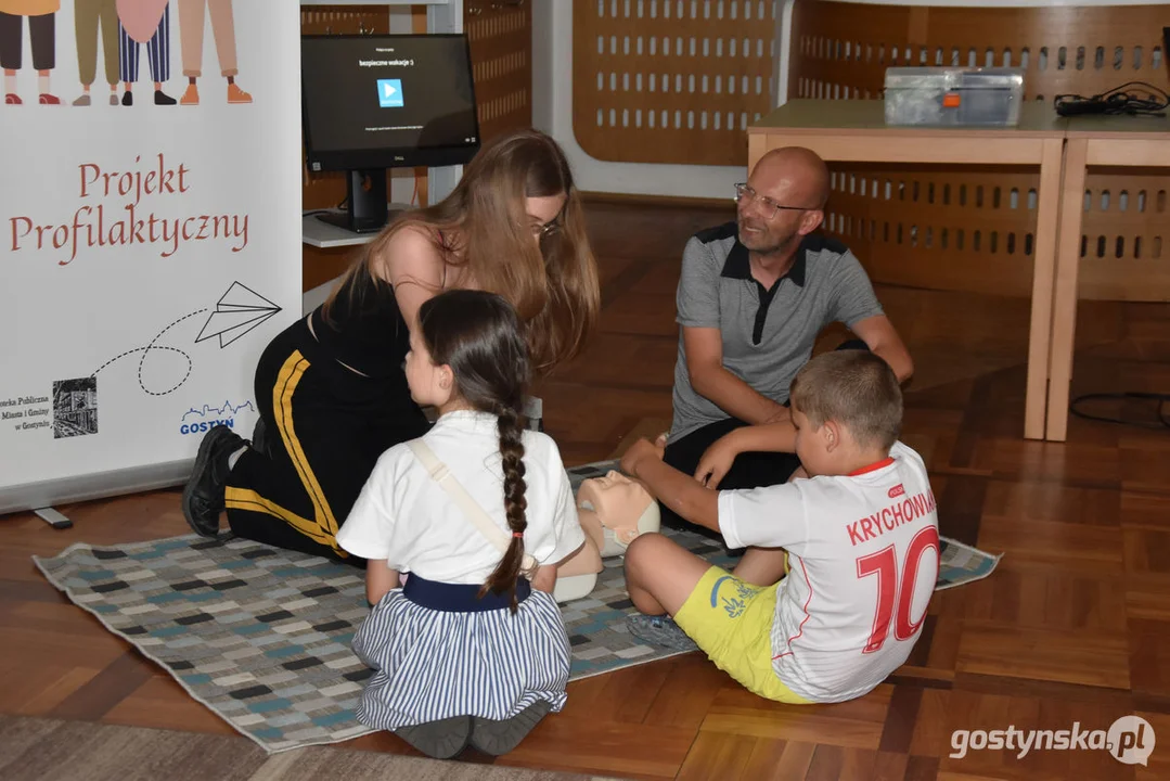 Bezpieczne wakacje z biblioteką - spotkanie w bibliotece w Gostyniu