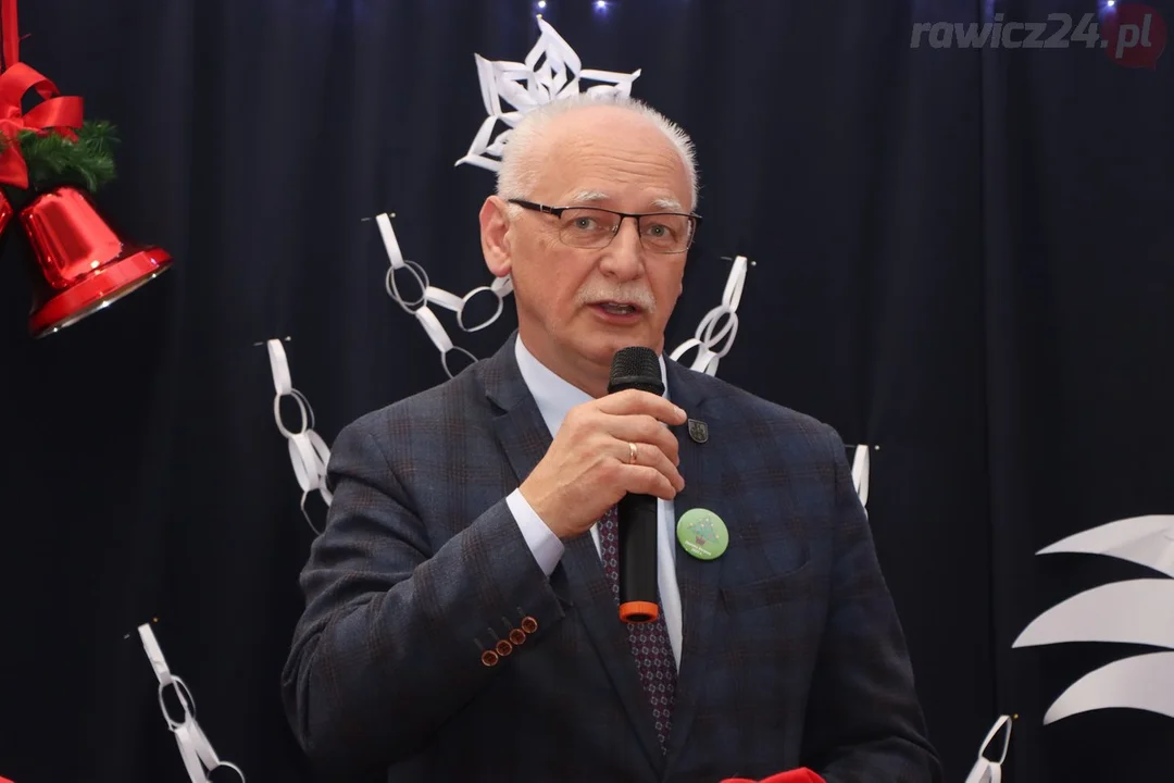 Mieszkańcy Hazów ubierali choinkę w Zielonej Wsi